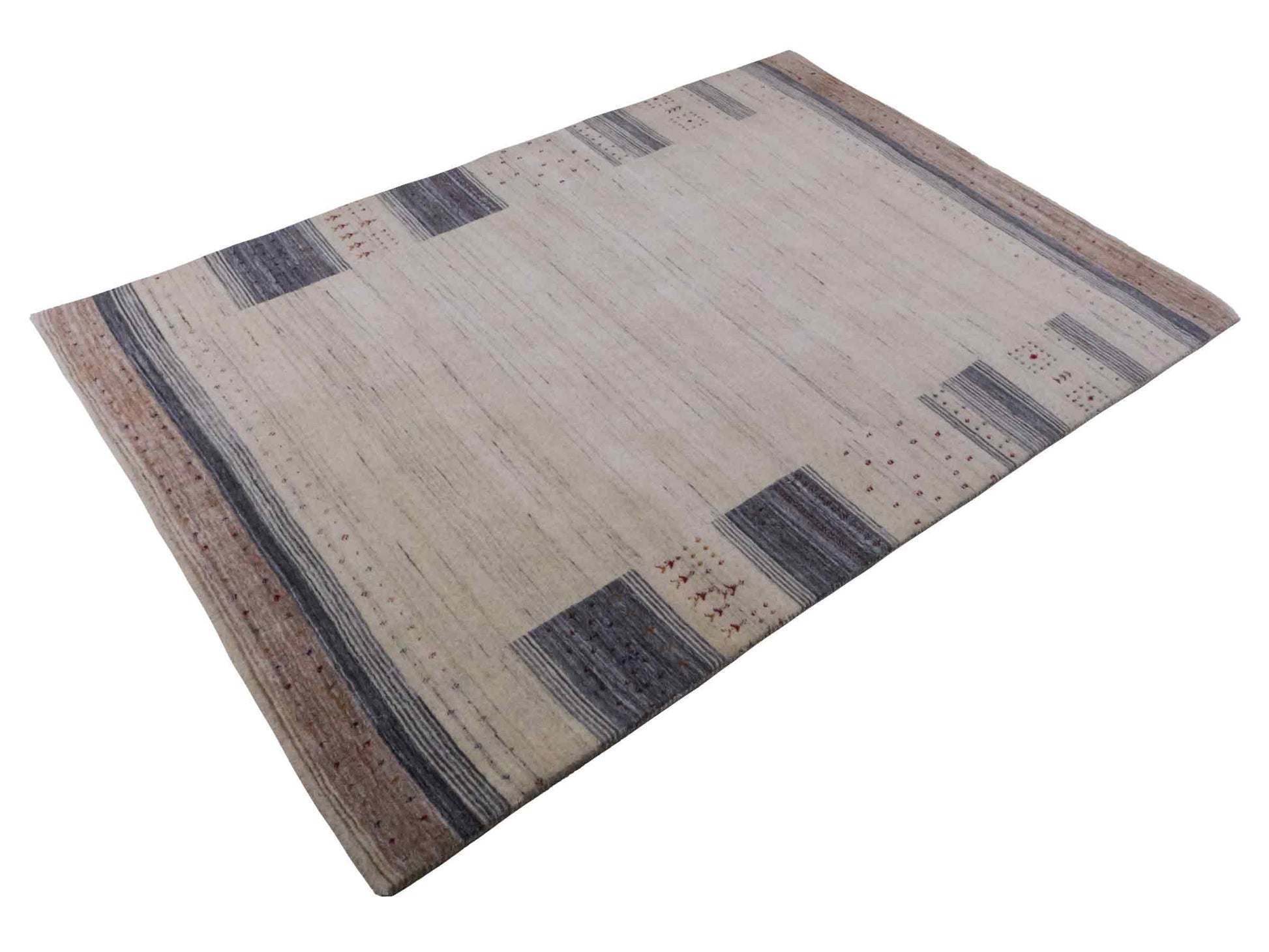 Moderner, Handloom Lori Gabbeh Orientteppich von Khademi aus Wolle, cremeweiß, blau. Geometrisches Nomaden-Design. Produziert in Indien. Größe: 199x136cm. Teppichnummer: KB4-1797. Verkauf durch Jupiter Intl.