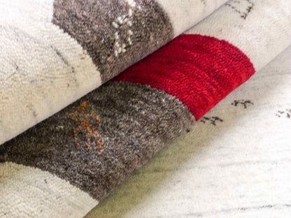 Moderner, Handloom Lori Gabbeh Orientteppich von Khademi aus Wolle, cremeweiß, mehrfarbig. Geometrisches Nomaden-Design. Produziert in Indien. Größe: 199x136cm. Teppichnummer: KB4-1778. Verkauf durch Jupiter Intl.