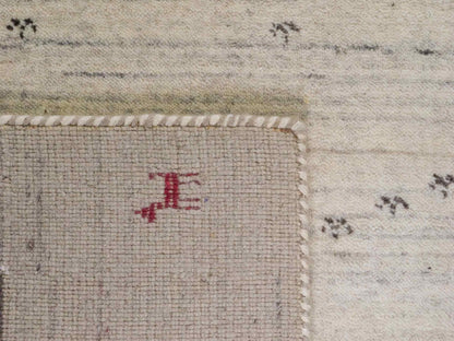 Moderner, Handloom Lori Gabbeh Orientteppich von Khademi aus Wolle, cremeweiß, mehrfarbig. Geometrisches Nomaden-Design. Produziert in Indien. Größe: 199x136cm. Teppichnummer: KB4-1778. Verkauf durch Jupiter Intl.