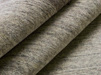 Moderner, Handloom Lori Gabbeh Orientteppich von Khademi aus Wolle, braun, grau, cremeweiß. Geometrisches Nomaden-Design. Produziert in Indien. Größe: 199x138cm. Teppichnummer: KB4-1773. Verkauf durch Jupiter Intl.