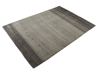 Moderner, Handloom Lori Gabbeh Orientteppich von Khademi aus Wolle, braun, grau, cremeweiß. Geometrisches Nomaden-Design. Produziert in Indien. Größe: 199x138cm. Teppichnummer: KB4-1773. Verkauf durch Jupiter Intl.