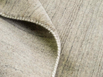 Moderner, Handloom Lori Gabbeh Orientteppich von Khademi aus Wolle, braun, grau, cremeweiß. Geometrisches Nomaden-Design. Produziert in Indien. Größe: 199x138cm. Teppichnummer: KB4-1773. Verkauf durch Jupiter Intl.