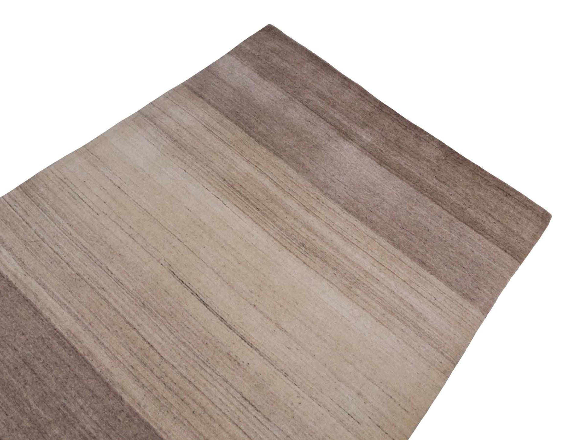 Moderner, Handloom Lori Gabbeh Orientteppich von Khademi aus Wolle, cremeweiß, beige, braun. Geometrisches Nomaden-Design. Produziert in Indien. Größe: 199x139cm. Teppichnummer: KB4-1791. Verkauf durch Jupiter Intl.