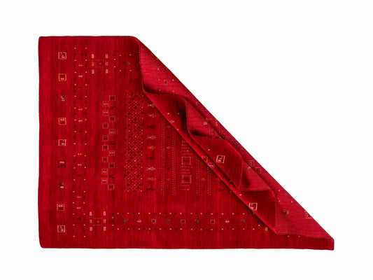 Moderner, Handloom Lori Gabbeh Orientteppich von Khademi aus Wolle, rot. Geometrisches Nomaden-Design. Produziert in Indien. Größe: 199x139cm. Teppichnummer: KB4-1794. Verkauf durch Jupiter Intl.