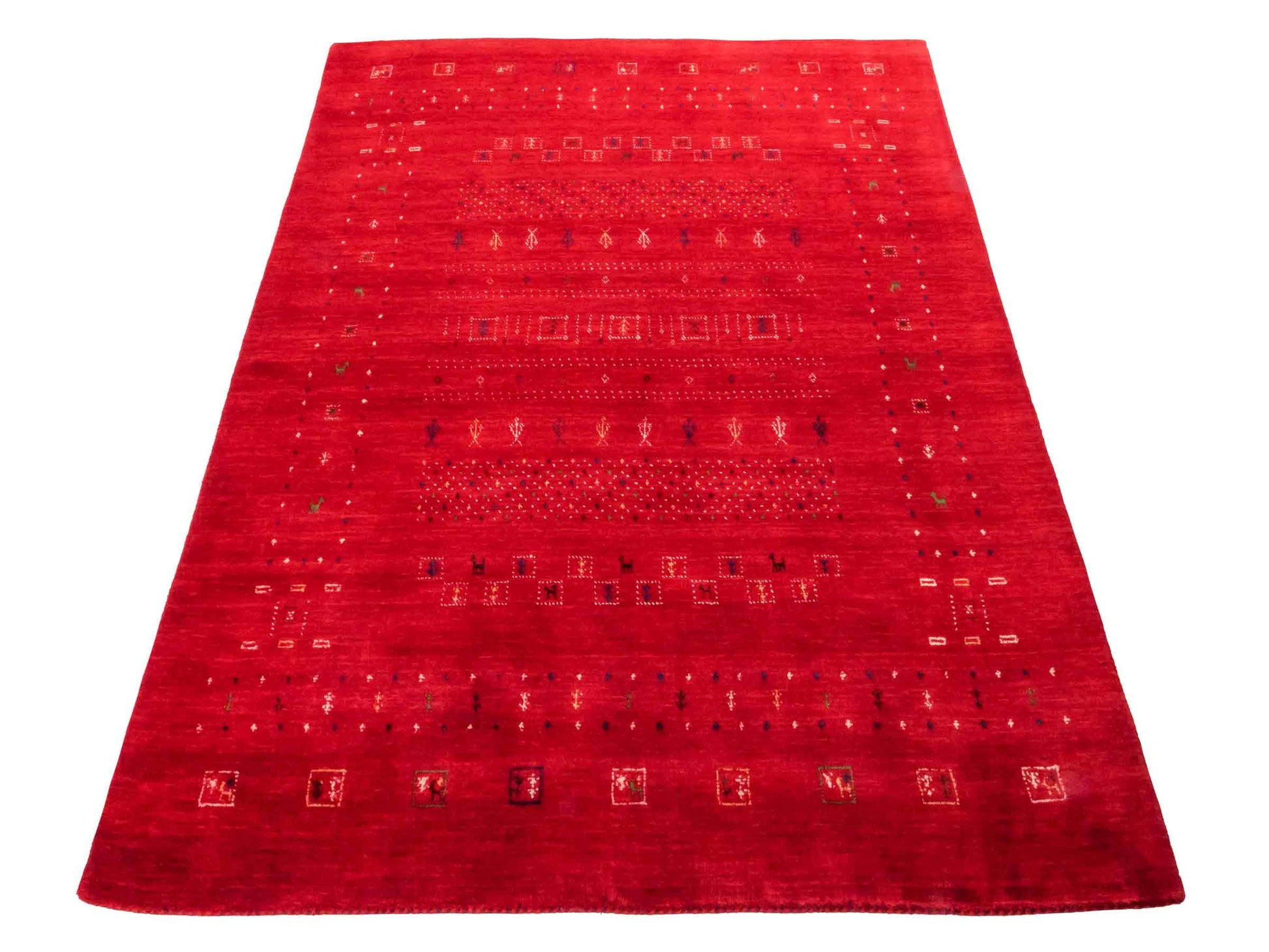 Moderner, Handloom Lori Gabbeh Orientteppich von Khademi aus Wolle, rot. Geometrisches Nomaden-Design. Produziert in Indien. Größe: 199x140cm. Teppichnummer: KB4-1779. Verkauf durch Jupiter Intl.