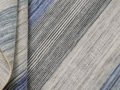 Moderner, Handloom Lori Gabbeh Orientteppich von Khademi aus Wolle, blau, cremeweiß. Geometrisches Nomaden-Design. Produziert in Indien. Größe: 200x132cm. Teppichnummer: KB4-1777. Verkauf durch Jupiter Intl.