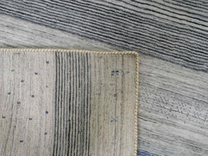 Moderner, Handloom Lori Gabbeh Orientteppich von Khademi aus Wolle, blau, cremeweiß. Geometrisches Nomaden-Design. Produziert in Indien. Größe: 200x132cm. Teppichnummer: KB4-1777. Verkauf durch Jupiter Intl.