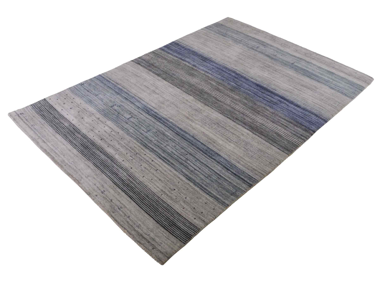 Moderner, Handloom Lori Gabbeh Orientteppich von Khademi aus Wolle, blau, cremeweiß. Geometrisches Nomaden-Design. Produziert in Indien. Größe: 200x132cm. Teppichnummer: KB4-1777. Verkauf durch Jupiter Intl.