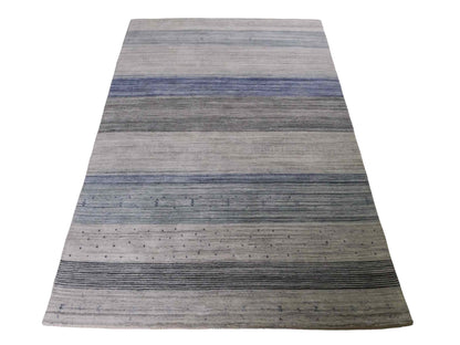 Moderner, Handloom Lori Gabbeh Orientteppich von Khademi aus Wolle, blau, cremeweiß. Geometrisches Nomaden-Design. Produziert in Indien. Größe: 200x132cm. Teppichnummer: KB4-1777. Verkauf durch Jupiter Intl.