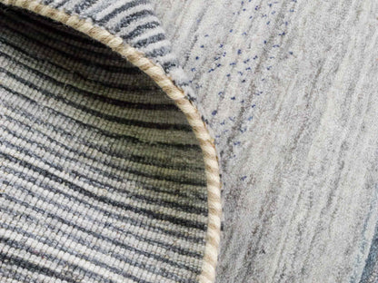 Moderner, Handloom Lori Gabbeh Orientteppich von Khademi aus Wolle, blau, cremeweiß. Geometrisches Nomaden-Design. Produziert in Indien. Größe: 200x132cm. Teppichnummer: KB4-1777. Verkauf durch Jupiter Intl.