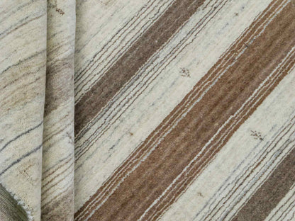 Moderner, Handloom Lori Gabbeh Orientteppich von Khademi aus Wolle, braun, beige, cremeweiß. Geometrisches Nomaden-Design. Produziert in Indien. Größe: 200x132cm. Teppichnummer: KB4-1774. Verkauf durch Jupiter Intl.