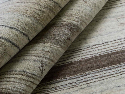 Moderner, Handloom Lori Gabbeh Orientteppich von Khademi aus Wolle, braun, beige, cremeweiß. Geometrisches Nomaden-Design. Produziert in Indien. Größe: 200x132cm. Teppichnummer: KB4-1774. Verkauf durch Jupiter Intl.