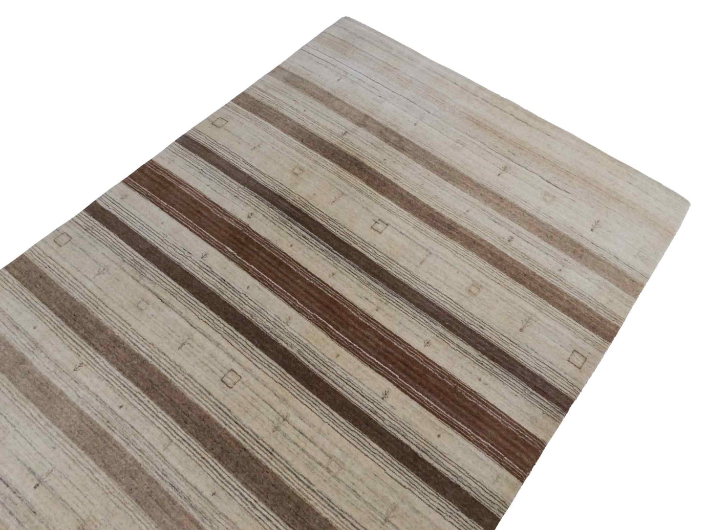 Moderner, Handloom Lori Gabbeh Orientteppich von Khademi aus Wolle, braun, beige, cremeweiß. Geometrisches Nomaden-Design. Produziert in Indien. Größe: 200x132cm. Teppichnummer: KB4-1774. Verkauf durch Jupiter Intl.