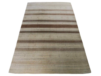 Moderner, Handloom Lori Gabbeh Orientteppich von Khademi aus Wolle, braun, beige, cremeweiß. Geometrisches Nomaden-Design. Produziert in Indien. Größe: 200x132cm. Teppichnummer: KB4-1774. Verkauf durch Jupiter Intl.