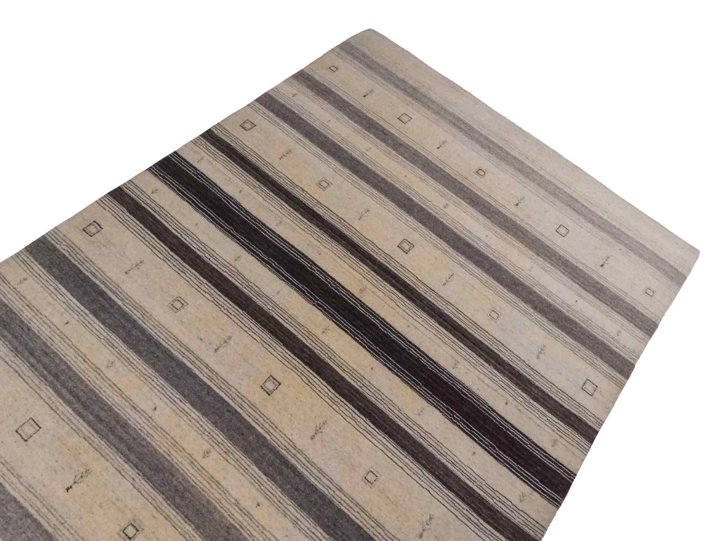 Moderner, Handloom Lori Gabbeh Orientteppich von Khademi aus Wolle, cremeweiß, grau. Geometrisches Nomaden-Design. Produziert in Indien. Größe: 200x139cm. Teppichnummer: KB4-1790. Verkauf durch Jupiter Intl.