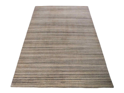 Moderner, Handloom Lori Gabbeh Orientteppich von Khademi aus Wolle, cremeweiß, grau, braun. Geometrisches Nomaden-Design. Produziert in Indien. Größe: 200x140cm. Teppichnummer: KB4-1795. Verkauf durch Jupiter Intl.