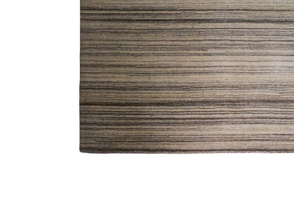 Moderner, Handloom Lori Gabbeh Orientteppich von Khademi aus Wolle, cremeweiß, grau, braun. Geometrisches Nomaden-Design. Produziert in Indien. Größe: 200x140cm. Teppichnummer: KB4-1795. Verkauf durch Jupiter Intl.