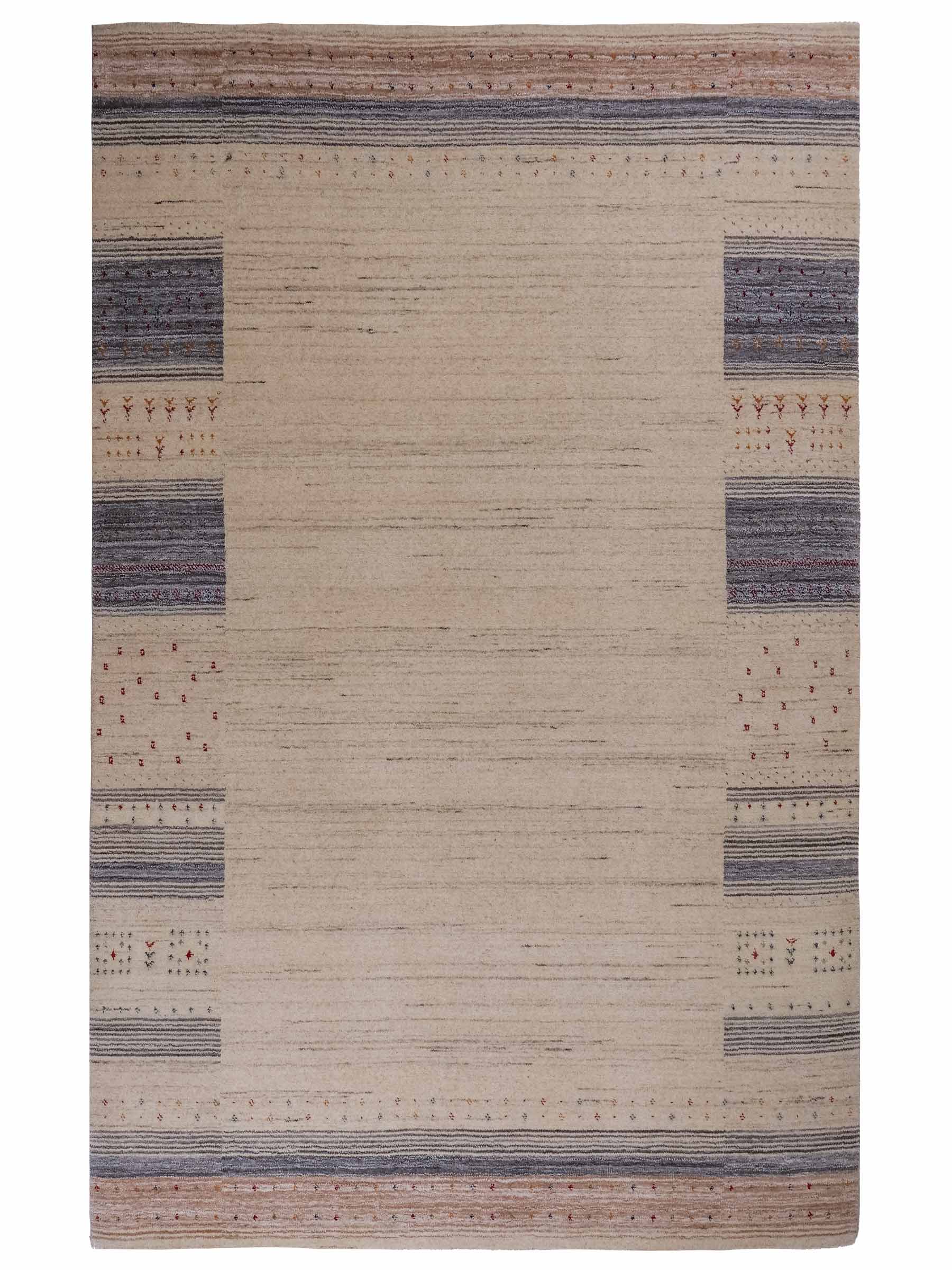 Moderner, Handloom Lori Gabbeh Orientteppich von Khademi aus Wolle, cremeweiß, blau. Geometrisches Nomaden-Design. Produziert in Indien. Größe: 200x141cm. Teppichnummer: KB4-1792. Verkauf durch Jupiter Intl.