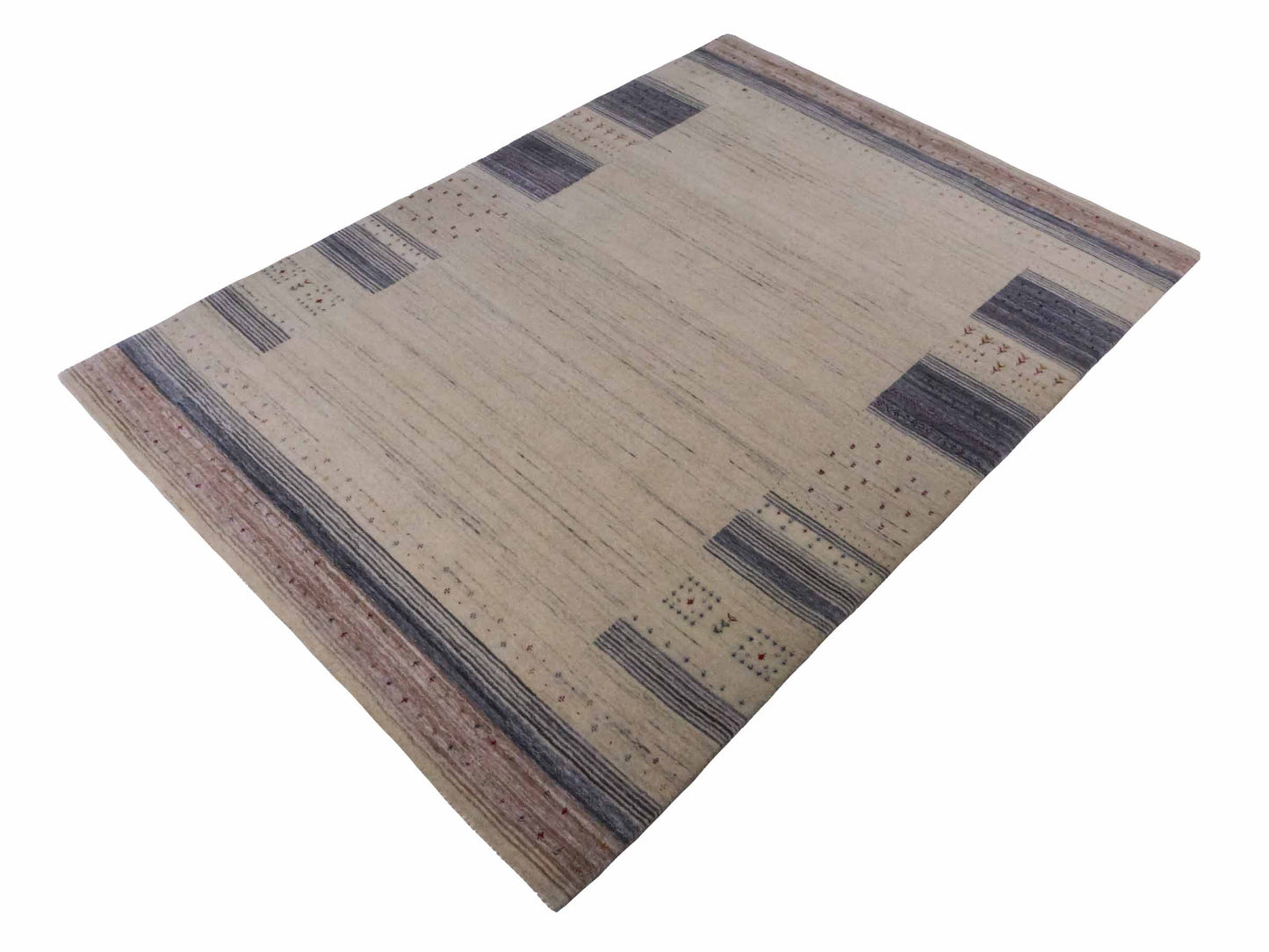 Moderner, Handloom Lori Gabbeh Orientteppich von Khademi aus Wolle, cremeweiß, blau. Geometrisches Nomaden-Design. Produziert in Indien. Größe: 200x141cm. Teppichnummer: KB4-1792. Verkauf durch Jupiter Intl.
