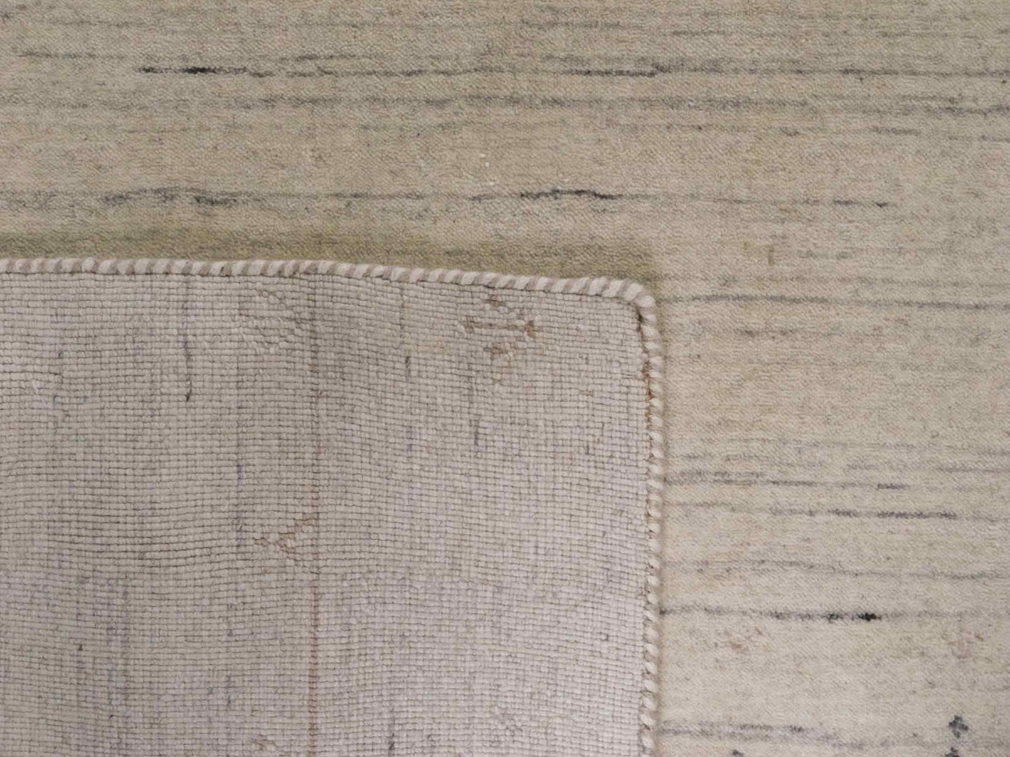 Moderner, Handloom Lori Gabbeh Orientteppich von Khademi aus Wolle, blau, cremeweiß. Geometrisches Nomaden-Design. Produziert in Indien. Größe: 201x134cm. Teppichnummer: KB4-1775. Verkauf durch Jupiter Intl.