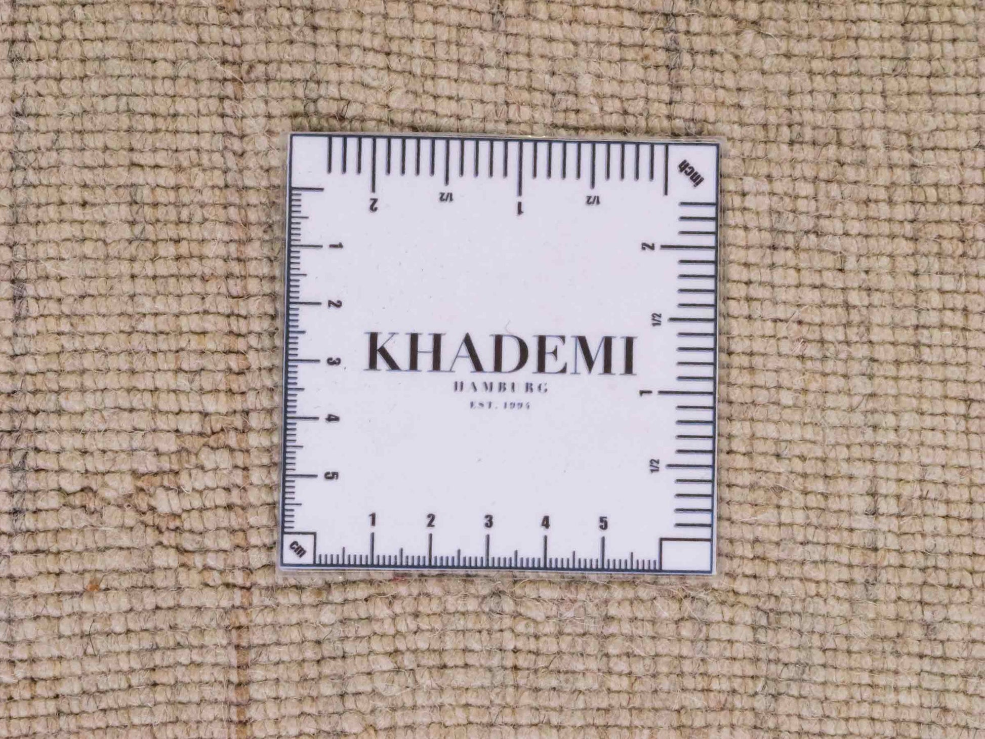 Moderner, Handloom Lori Gabbeh Orientteppich von Khademi aus Wolle, blau, cremeweiß. Geometrisches Nomaden-Design. Produziert in Indien. Größe: 201x134cm. Teppichnummer: KB4-1775. Verkauf durch Jupiter Intl.