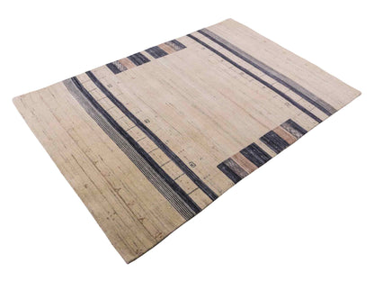 Moderner, Handloom Lori Gabbeh Orientteppich von Khademi aus Wolle, blau, cremeweiß. Geometrisches Nomaden-Design. Produziert in Indien. Größe: 201x134cm. Teppichnummer: KB4-1775. Verkauf durch Jupiter Intl.