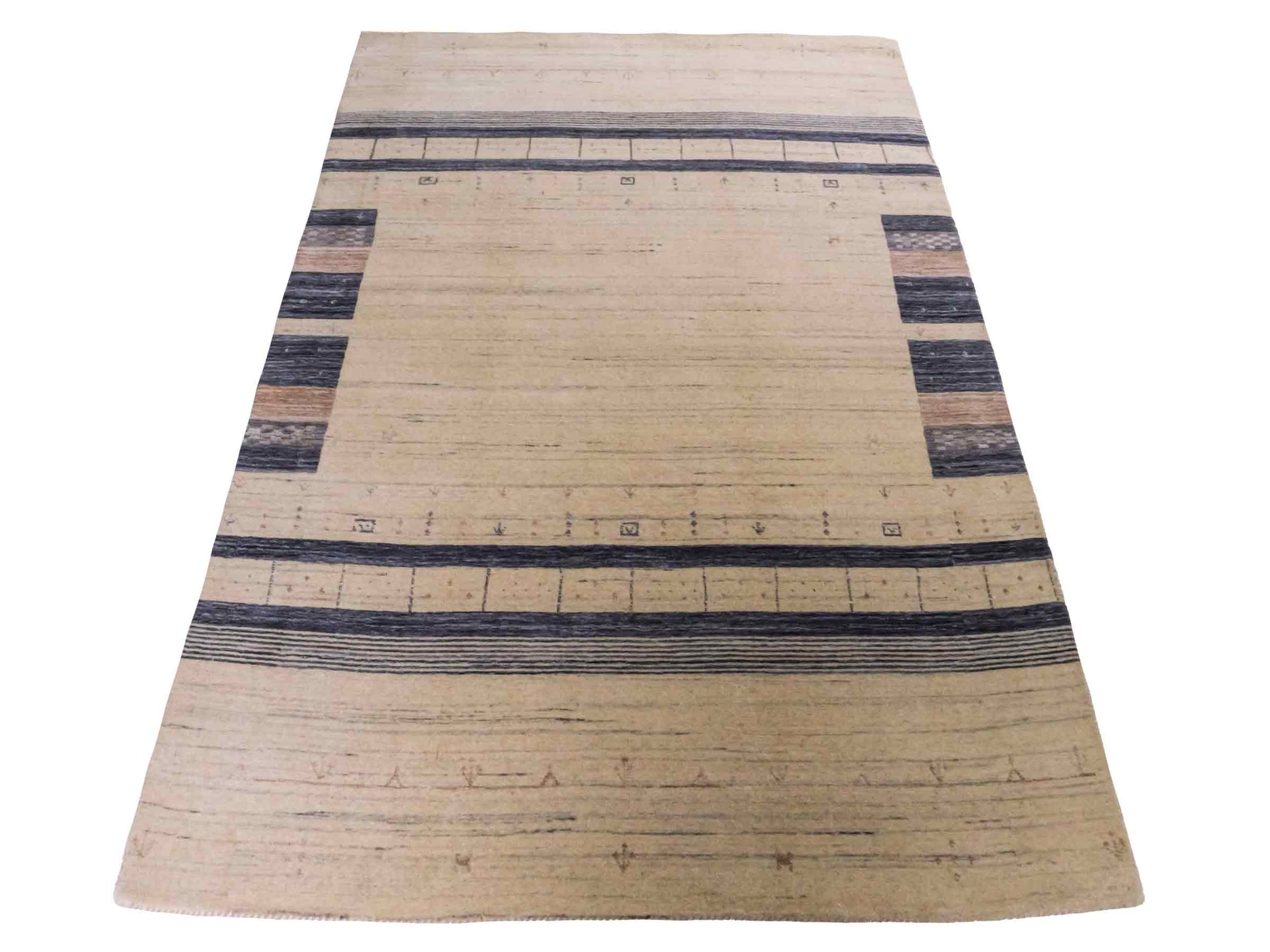 Moderner, Handloom Lori Gabbeh Orientteppich von Khademi aus Wolle, blau, cremeweiß. Geometrisches Nomaden-Design. Produziert in Indien. Größe: 201x134cm. Teppichnummer: KB4-1775. Verkauf durch Jupiter Intl.