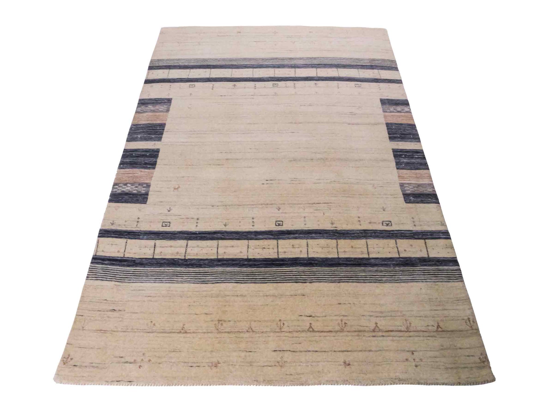 Moderner, Handloom Lori Gabbeh Orientteppich von Khademi aus Wolle, blau, cremeweiß. Geometrisches Nomaden-Design. Produziert in Indien. Größe: 201x134cm. Teppichnummer: KB4-1775. Verkauf durch Jupiter Intl.