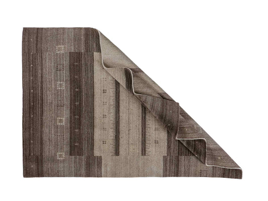 Moderner, Handloom Lori Gabbeh Orientteppich von Khademi aus Wolle, braun, grau. Geometrisches Nomaden-Design. Produziert in Indien. Größe: 201x137cm. Teppichnummer: KB4-1769. Verkauf durch Jupiter Intl.