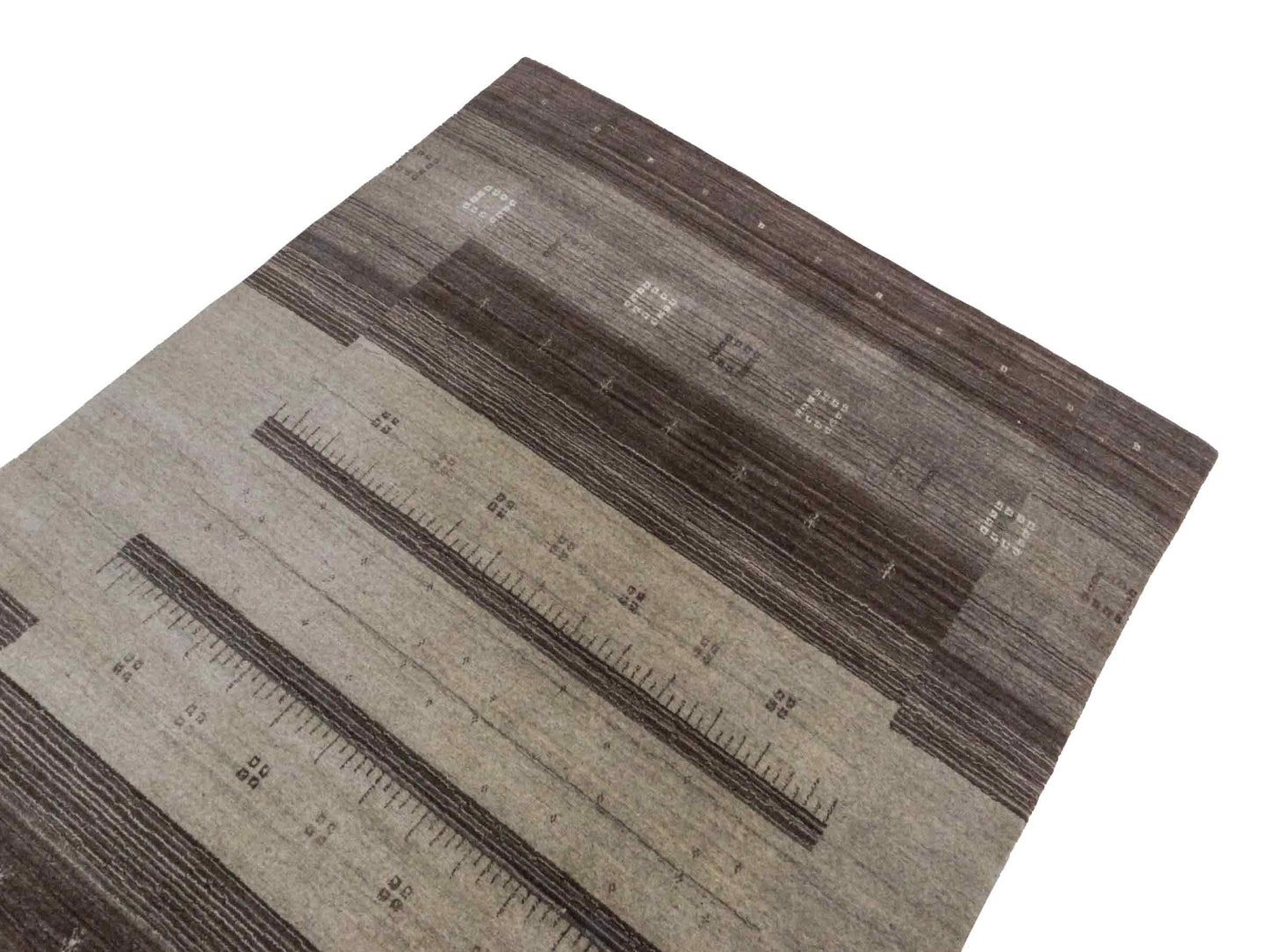 Moderner, Handloom Lori Gabbeh Orientteppich von Khademi aus Wolle, braun, grau. Geometrisches Nomaden-Design. Produziert in Indien. Größe: 201x137cm. Teppichnummer: KB4-1769. Verkauf durch Jupiter Intl.