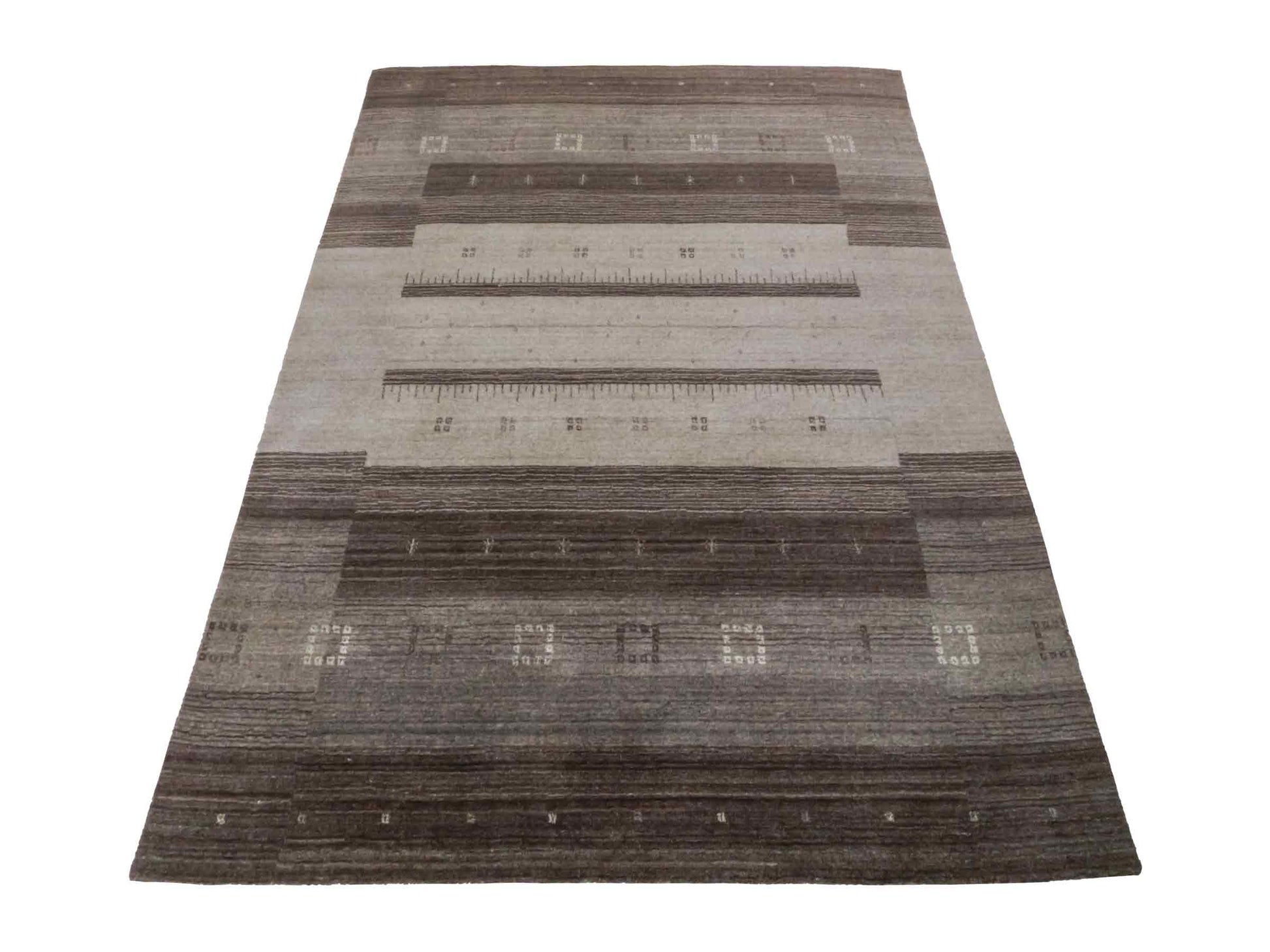 Moderner, Handloom Lori Gabbeh Orientteppich von Khademi aus Wolle, braun, grau. Geometrisches Nomaden-Design. Produziert in Indien. Größe: 201x137cm. Teppichnummer: KB4-1769. Verkauf durch Jupiter Intl.