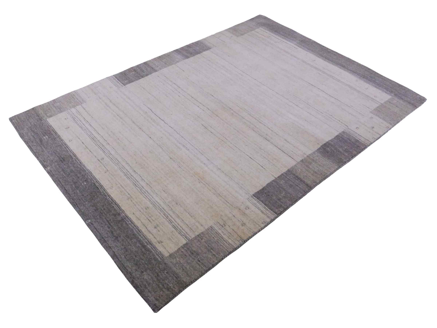 Moderner, Handloom Lori Gabbeh Orientteppich von Khademi aus Wolle, grau, cremeweiß. Geometrisches Nomaden-Design. Produziert in Indien. Größe: 201x137cm. Teppichnummer: KB4-1770. Verkauf durch Jupiter Intl.