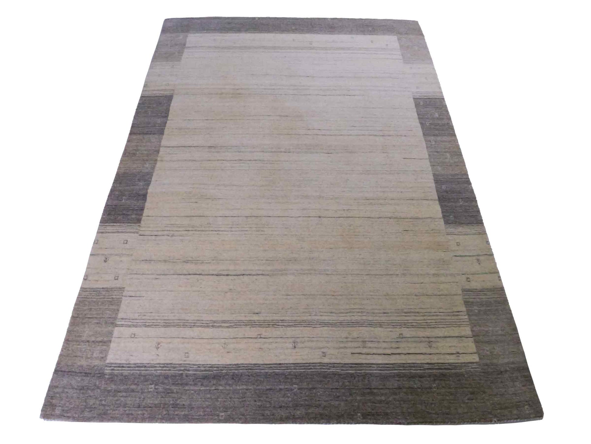 Moderner, Handloom Lori Gabbeh Orientteppich von Khademi aus Wolle, grau, cremeweiß. Geometrisches Nomaden-Design. Produziert in Indien. Größe: 201x137cm. Teppichnummer: KB4-1770. Verkauf durch Jupiter Intl.