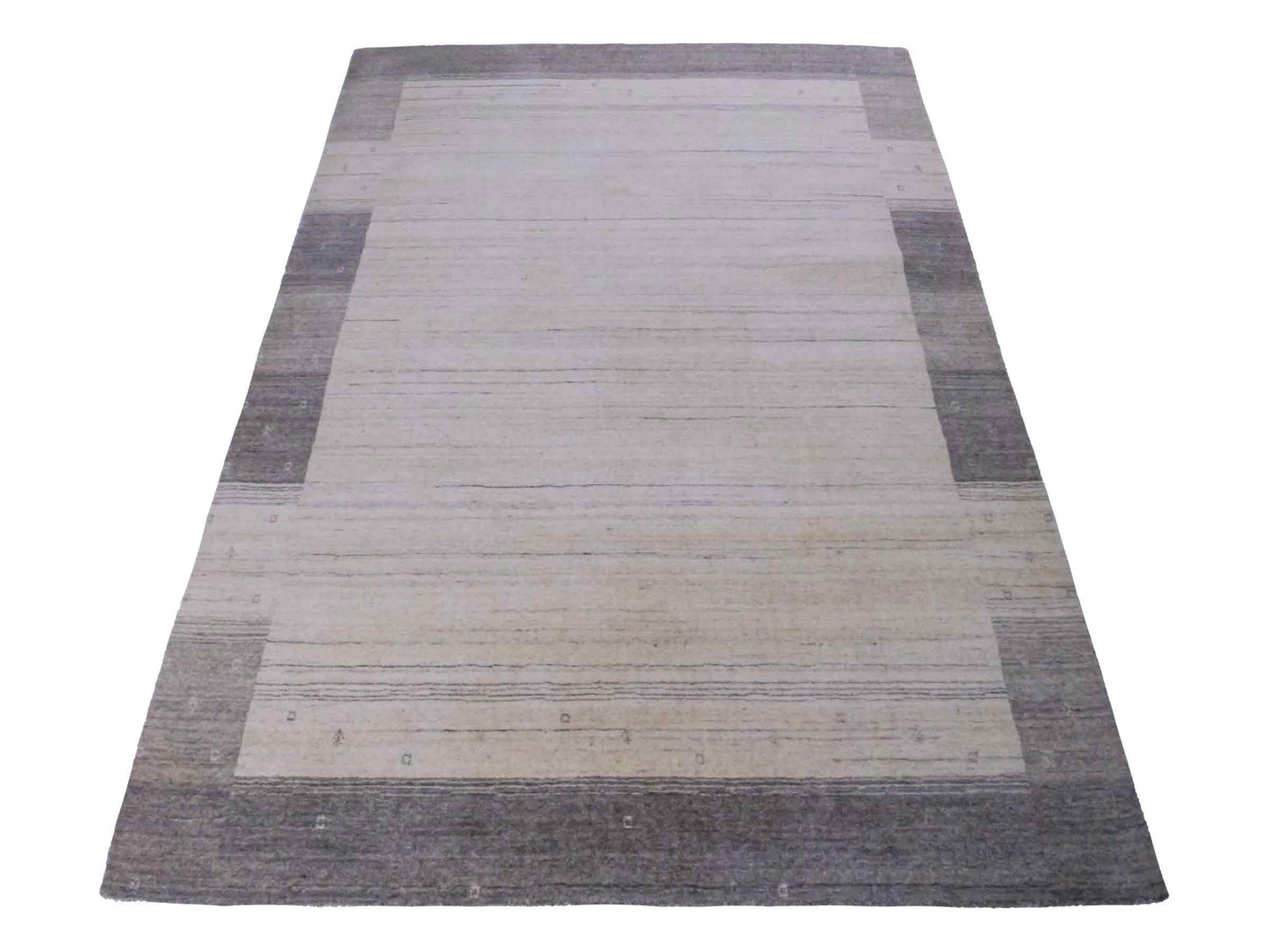 Moderner, Handloom Lori Gabbeh Orientteppich von Khademi aus Wolle, grau, cremeweiß. Geometrisches Nomaden-Design. Produziert in Indien. Größe: 201x137cm. Teppichnummer: KB4-1770. Verkauf durch Jupiter Intl.