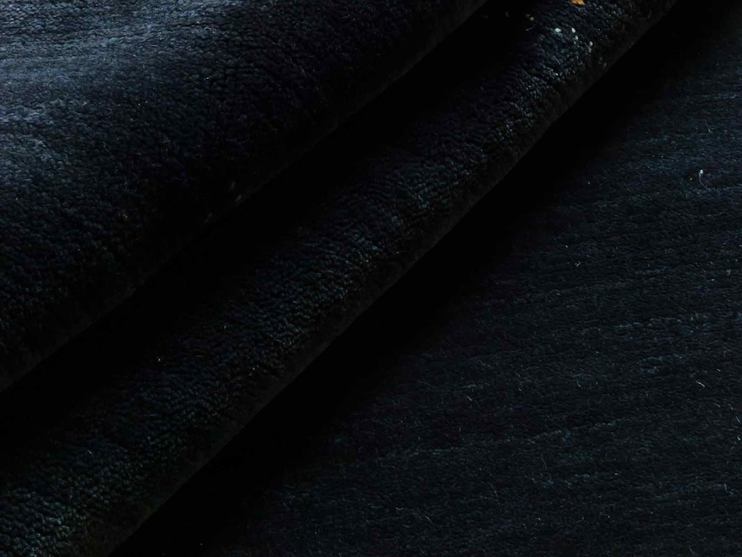 Moderner, Handloom Lori Gabbeh Orientteppich von Khademi aus Wolle, blau, navy. Geometrisches Nomaden-Design. Produziert in Indien. Größe: 201x138cm. Teppichnummer: KB4-1783. Verkauf durch Jupiter Intl.