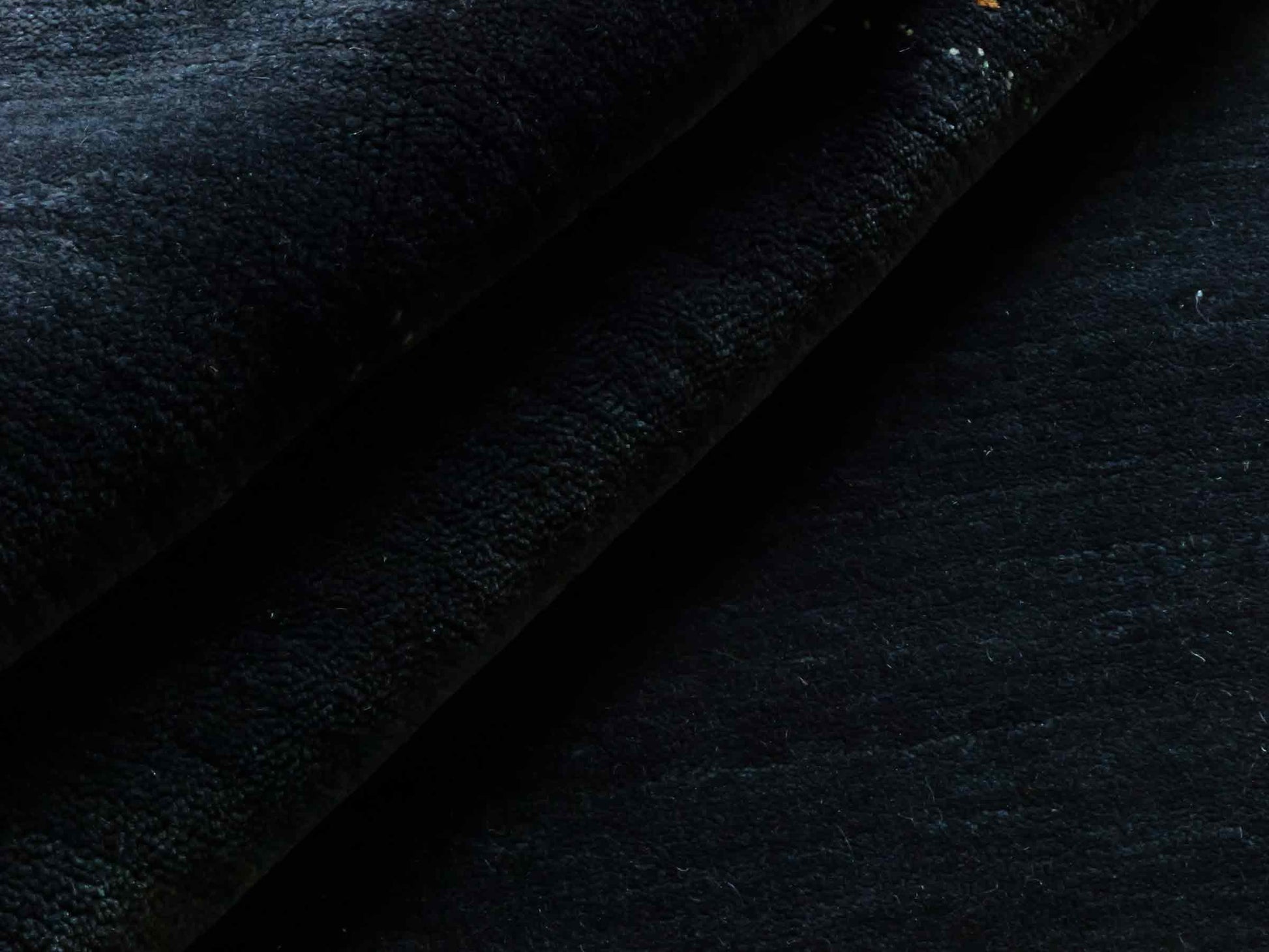 Moderner, Handloom Lori Gabbeh Orientteppich von Khademi aus Wolle, blau, navy. Geometrisches Nomaden-Design. Produziert in Indien. Größe: 201x138cm. Teppichnummer: KB4-1783. Verkauf durch Jupiter Intl.