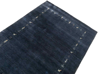 Moderner, Handloom Lori Gabbeh Orientteppich von Khademi aus Wolle, blau, navy. Geometrisches Nomaden-Design. Produziert in Indien. Größe: 201x138cm. Teppichnummer: KB4-1783. Verkauf durch Jupiter Intl.