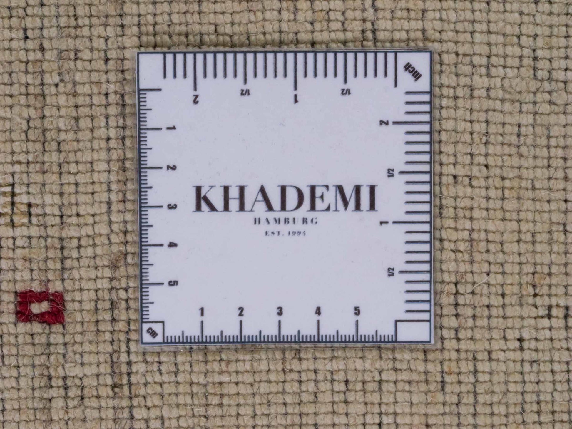 Moderner, Handloom Lori Gabbeh Orientteppich von Khademi aus Wolle, cremeweiß. Geometrisches Nomaden-Design. Produziert in Indien. Größe: 201x139cm. Teppichnummer: KB4-1776. Verkauf durch Jupiter Intl.