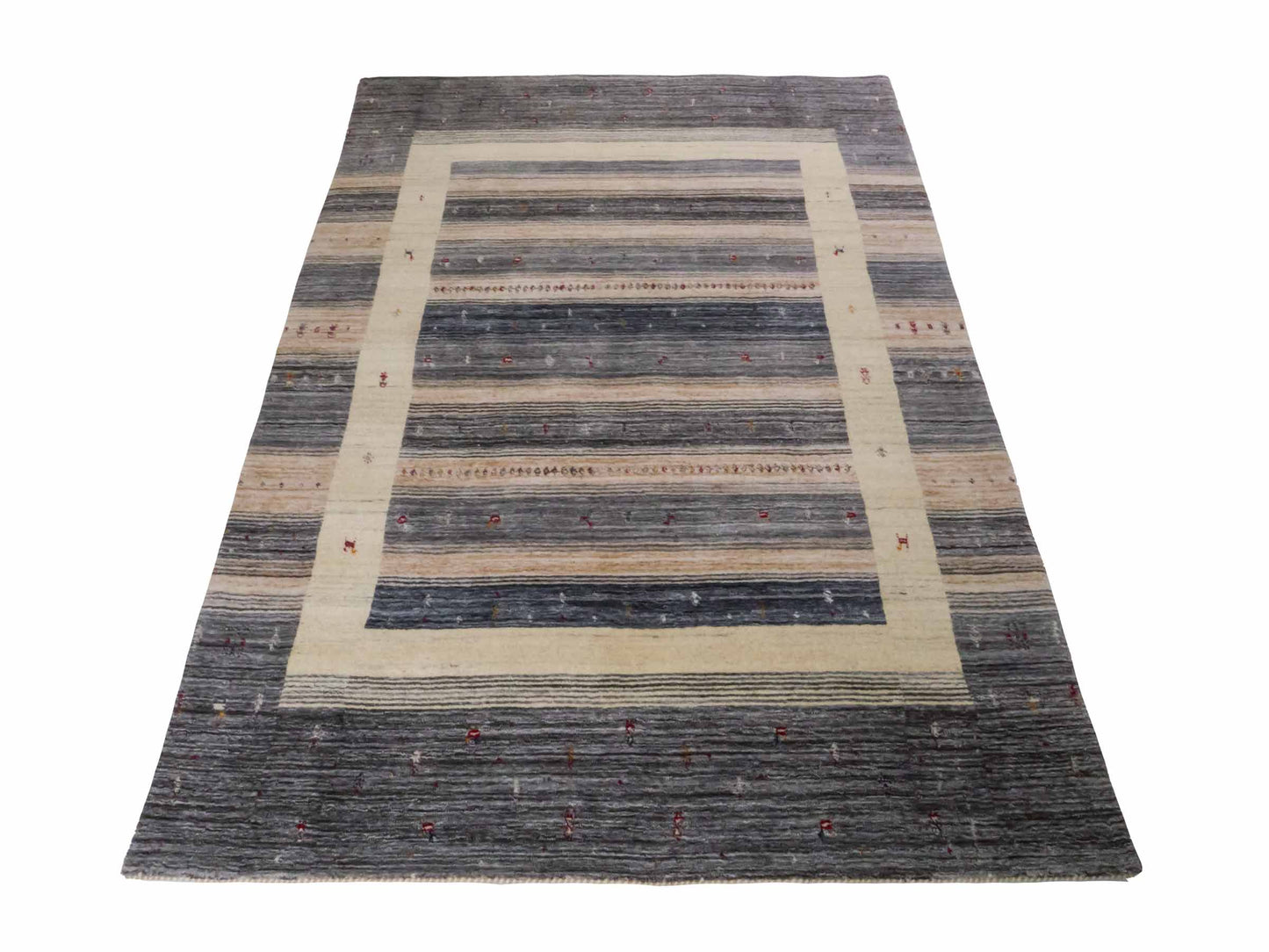 Moderner, Handloom Lori Gabbeh Orientteppich von Khademi aus Wolle, blau, cremeweiß. Geometrisches Nomaden-Design. Produziert in Indien. Größe: 201x141cm. Teppichnummer: KB4-1772. Verkauf durch Jupiter Intl.