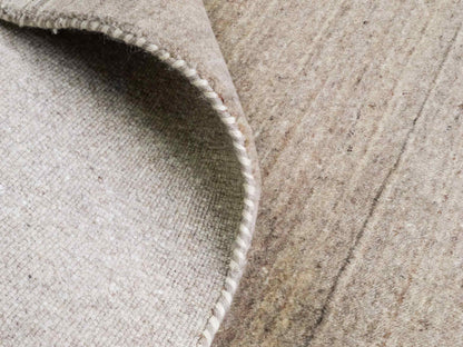 Moderner, Handloom Lori Gabbeh Orientteppich von Khademi aus Wolle, cremeweiß, beige. Geometrisches Nomaden-Design. Produziert in Indien. Größe: 201x142cm. Teppichnummer: KB4-1788. Verkauf durch Jupiter Intl.