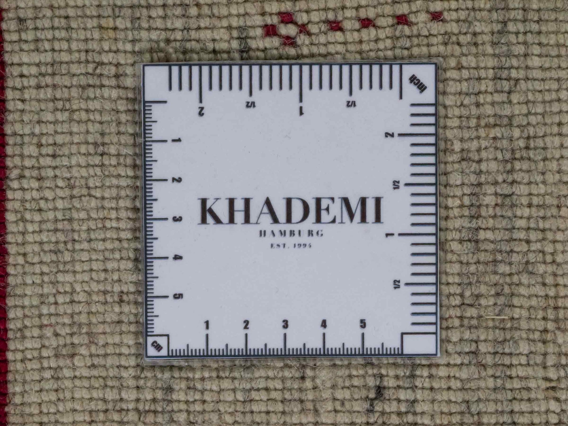 Moderner, Handloom Lori Gabbeh Orientteppich von Khademi aus Wolle, cremeweiß, mehrfarbig. Geometrisches Nomaden-Design. Produziert in Indien. Größe: 201x143cm. Teppichnummer: KB4-1780. Verkauf durch Jupiter Intl.