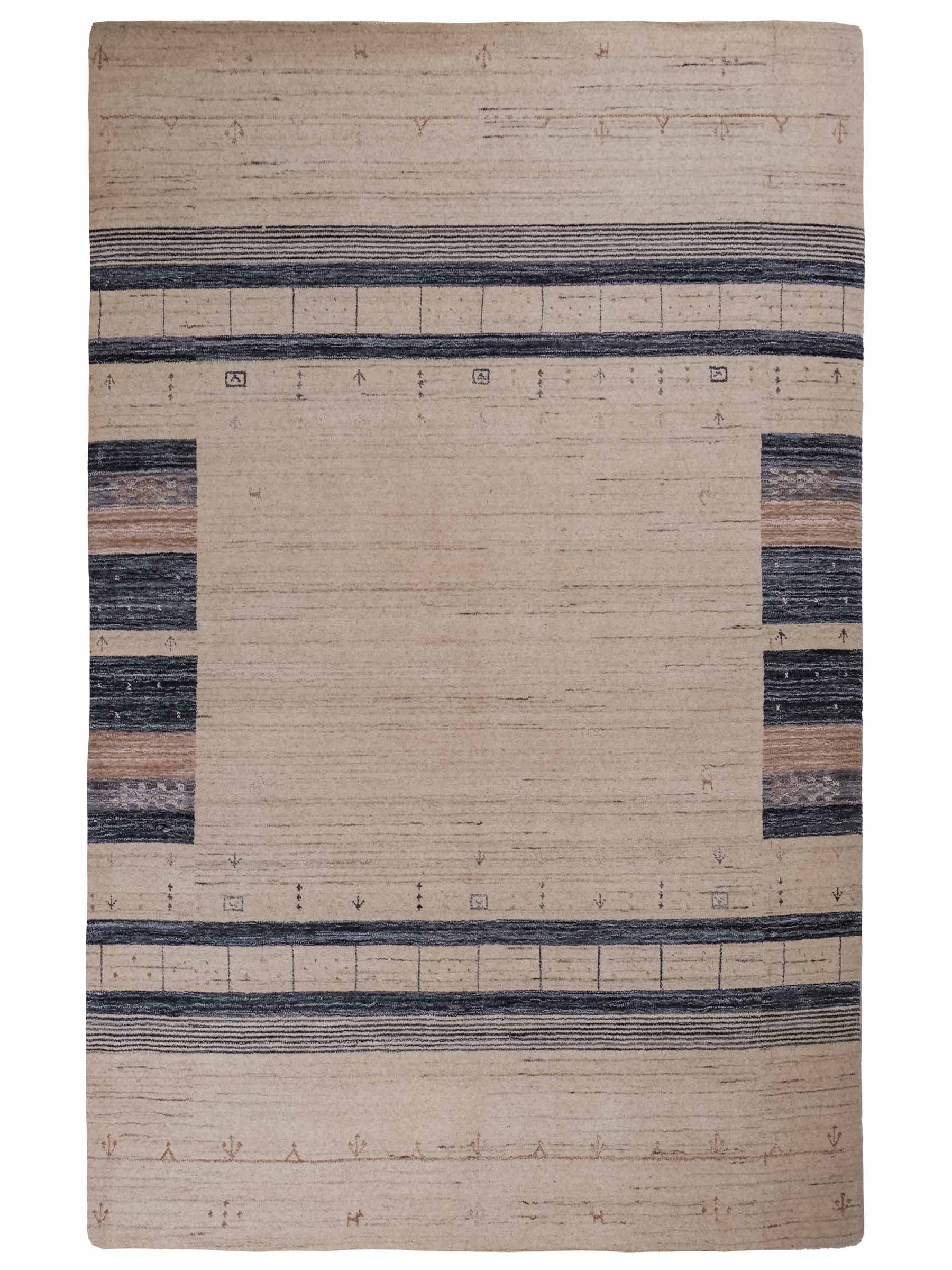 Moderner, Handloom Lori Gabbeh Orientteppich von Khademi aus Wolle, cremeweiß, blau. Geometrisches Nomaden-Design. Produziert in Indien. Größe: 201x145cm. Teppichnummer: KB4-1796. Verkauf durch Jupiter Intl.