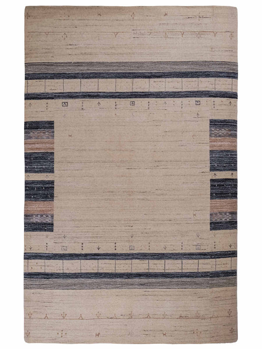 Moderner, Handloom Lori Gabbeh Orientteppich von Khademi aus Wolle, cremeweiß, blau. Geometrisches Nomaden-Design. Produziert in Indien. Größe: 201x145cm. Teppichnummer: KB4-1796. Verkauf durch Jupiter Intl.