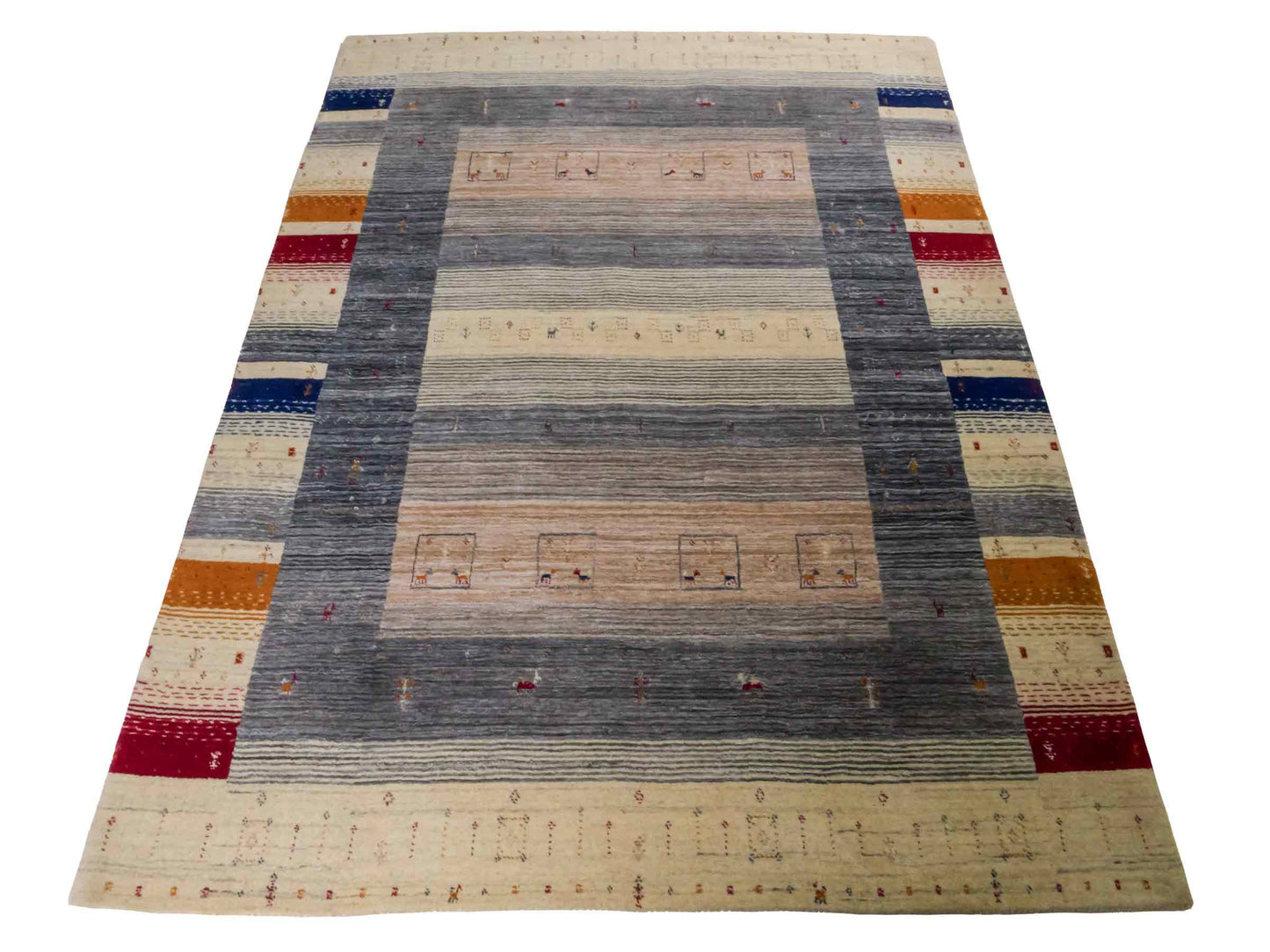 Moderner, Handloom Lori Gabbeh Orientteppich von Khademi aus Wolle, cremeweiß, mehrfarbig. Geometrisches Nomaden-Design. Produziert in Indien. Größe: 201x146cm. Teppichnummer: KB4-1771. Verkauf durch Jupiter Intl.