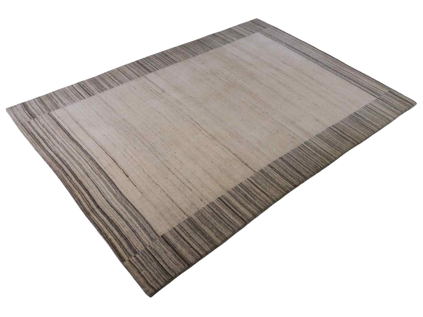 Moderner, Handloom Lori Gabbeh Orientteppich von Khademi aus Wolle, grau, cremeweiß. Geometrisches Nomaden-Design. Produziert in Indien. Größe: 202x137cm. Teppichnummer: KB4-1785. Verkauf durch Jupiter Intl.