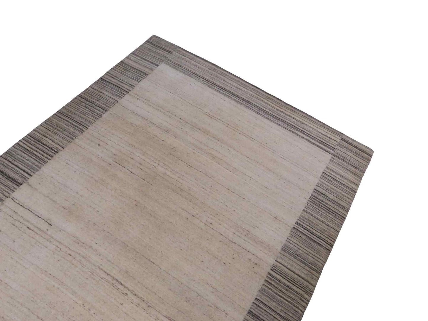 Moderner, Handloom Lori Gabbeh Orientteppich von Khademi aus Wolle, grau, cremeweiß. Geometrisches Nomaden-Design. Produziert in Indien. Größe: 202x137cm. Teppichnummer: KB4-1785. Verkauf durch Jupiter Intl.