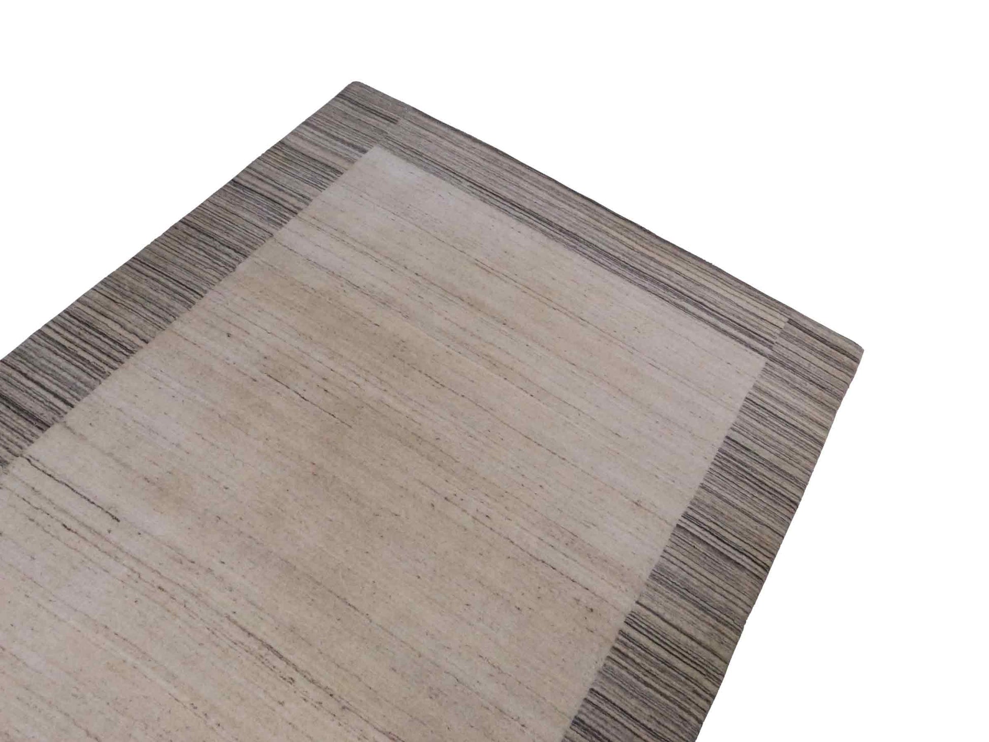 Moderner, Handloom Lori Gabbeh Orientteppich von Khademi aus Wolle, grau, cremeweiß. Geometrisches Nomaden-Design. Produziert in Indien. Größe: 202x137cm. Teppichnummer: KB4-1785. Verkauf durch Jupiter Intl.