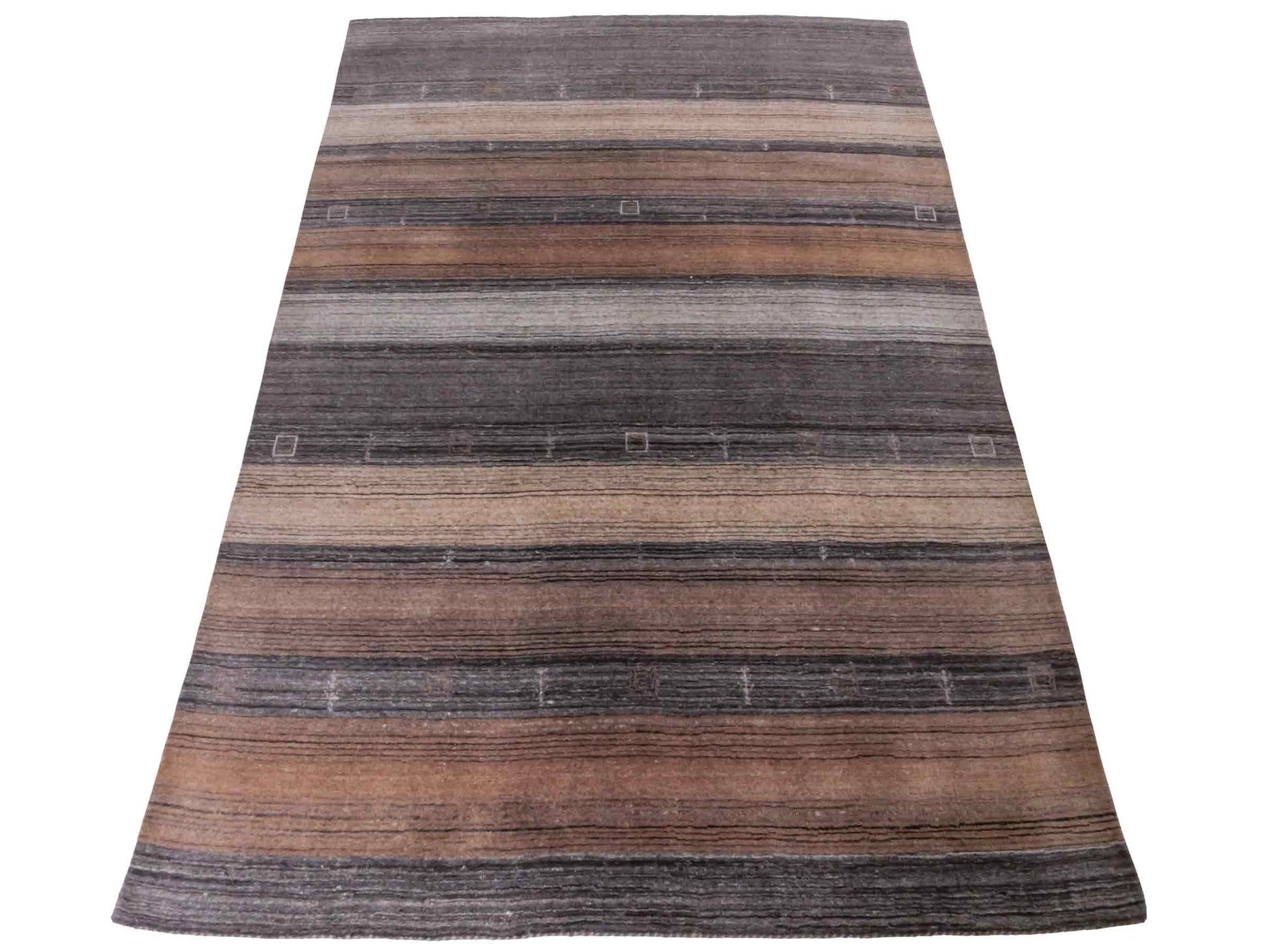 Moderner, Handloom Lori Gabbeh Orientteppich von Khademi aus Wolle, braun, grau, beige. Geometrisches Nomaden-Design. Produziert in Indien. Größe: 202x138cm. Teppichnummer: KB4-1789. Verkauf durch Jupiter Intl.