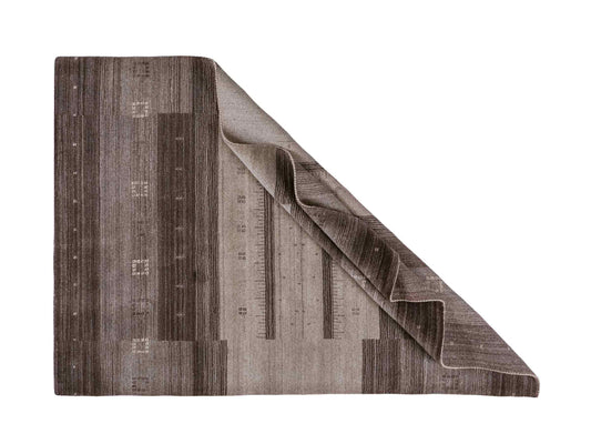 Moderner, Handloom Lori Gabbeh Orientteppich von Khademi aus Wolle, braun, grau, cremeweiß. Geometrisches Nomaden-Design. Produziert in Indien. Größe: 202x142cm. Teppichnummer: KB4-1793. Verkauf durch Jupiter Intl.