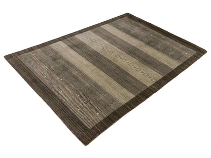 Moderner, Handloom Lori Gabbeh Orientteppich von Khademi aus Wolle, braun, grau, cremeweiß. Geometrisches Nomaden-Design. Produziert in Indien. Größe: 203x141cm. Teppichnummer: KB4-1784. Verkauf durch Jupiter Intl.